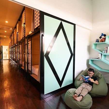 H2B Hostel Phuket Extérieur photo